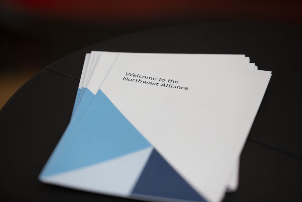 Flyer mit Aufschrift "Welcome to the Northwest Alliance"