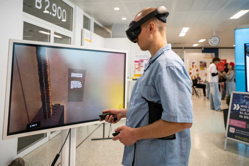 Forschung zum Anfassen: Eine Virtual-Reality-Station lud dazu ein, neue Perspektiven auf Wissenschaft und Technologie zu entdecken.