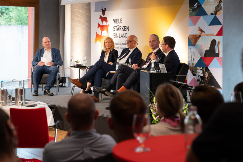 From left to right: Emcee: Dr. Jan-Martin Wiarda; Panelists: Prof. Dr. Jutta Günther, Dr. Andreas Bovenschulte, Prof. Dr. Ralph Bruder, and Falko Mohrs.
