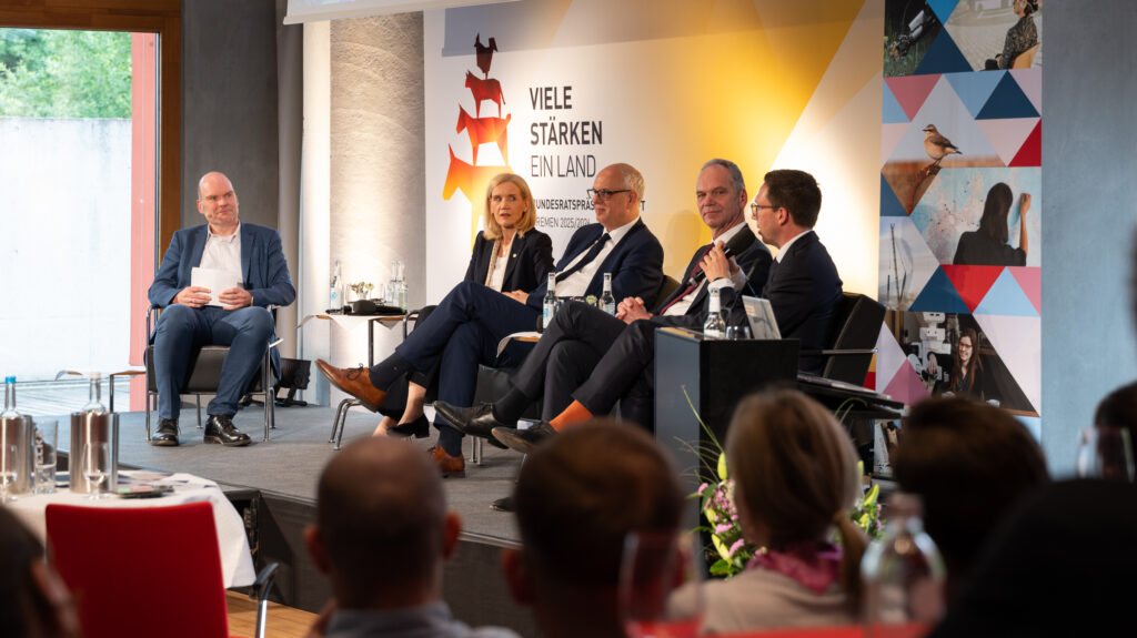 Von links nach rechts: Moderator: Dr. Jan-Martin Wiarda, Podiumsgäste: Prof. Dr. Jutta Günther, Dr. Andreas Bovenschulte, Prof. Dr. Ralph Bruder, Falko Mohrs.