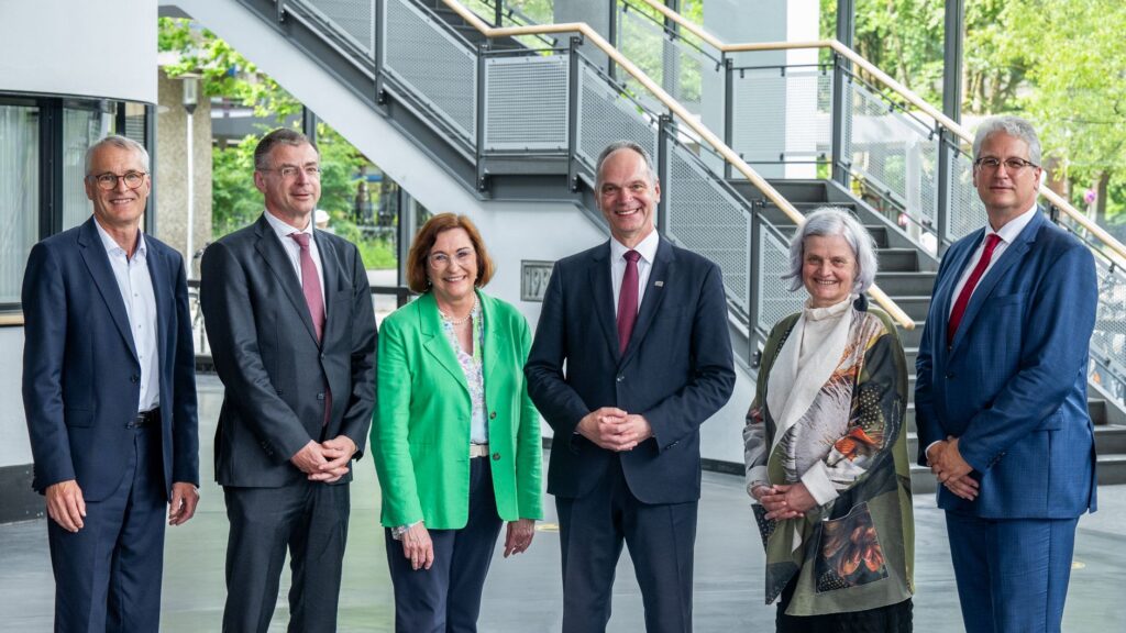 Ralph Bruder vorzeitig als Uni-Präsident wiedergewählt